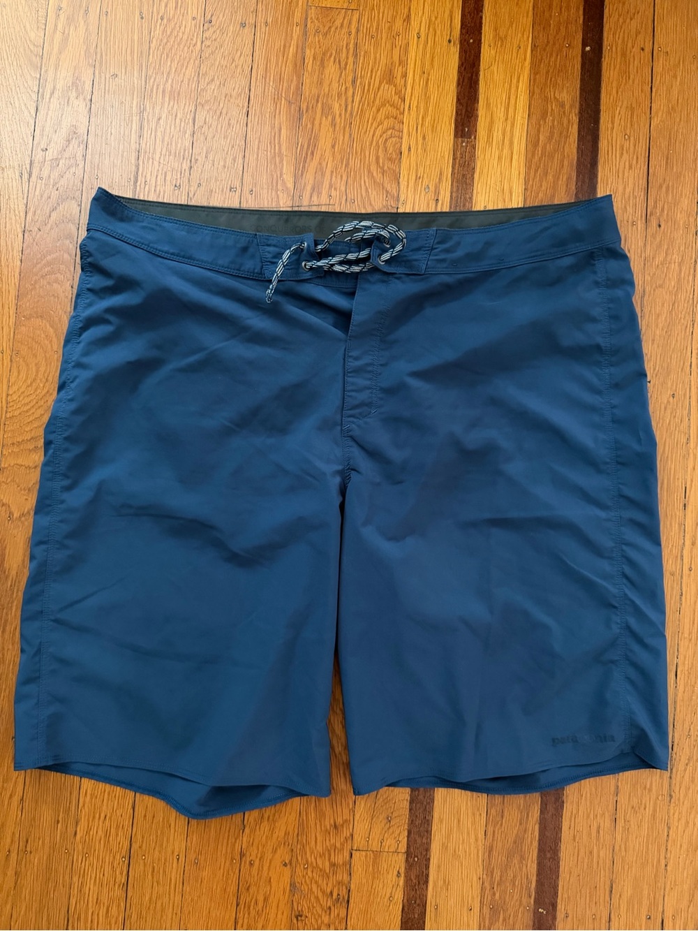 Patagonia men’s board shorts XL 20x22 dark blue EUC no lining swim trunks 40